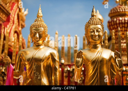 Statua dorata di Wat Doi Suthep, Chiang Mai, Thailandia Foto Stock