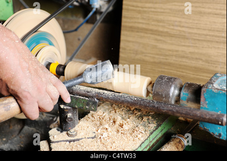 Semilavorati di legno sul tornio Foto Stock