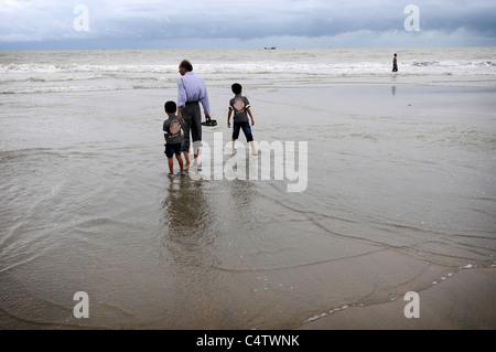 Una scena in corrispondenza del Bangladesh resort sulla spiaggia di Cox's Bazar. Foto Stock