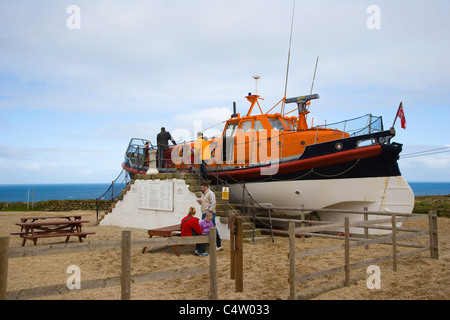 La scialuppa di salvataggio al Land's End, Penn un Wlas, Cornwall, Regno Unito Foto Stock