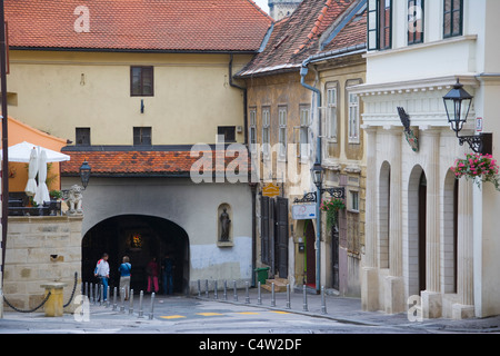 La porta di pietra, Kamenita Vrata, Gornji Grad Zagreb, Croazia Foto Stock