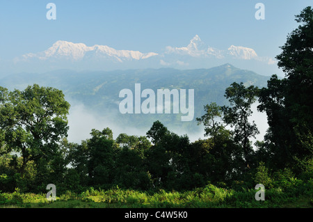 Annapurna Himal Machapuchare e vista dalla Pagoda della Pace, Pokhara, Gandaki, Pashchimanchal, Nepal Foto Stock