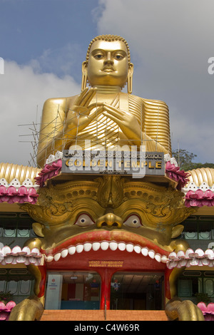 Ingresso al Tempio d'oro, Dambulla, Sri Lanka, Asia Foto Stock