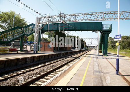 Stazione ferroviaria con sostituito a piedi ponte in Sandbach CHESHIRE REGNO UNITO Foto Stock