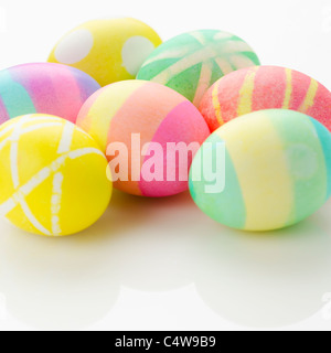 Studio shot di colorate uova di Pasqua Foto Stock