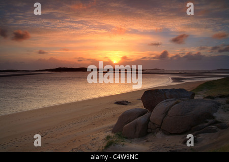 Donegal tramonto, Bunbeg beach, Magheragallon, Irlanda meridionale. Di fronte al Tory Island. Foto Stock