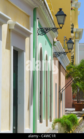 Puerto Rico,San Juan Vecchia,Fila di case storiche nel centro storico Foto Stock
