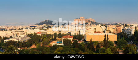 La mattina presto vista su tutta Atene dell'Acropoli e il Partenone. Foto Stock