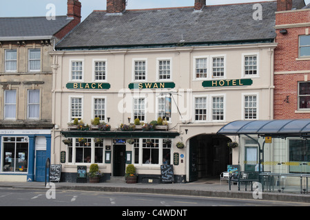 La Black Swan Hotel e public house a Devizes, Wiltshire, Inghilterra. Foto Stock