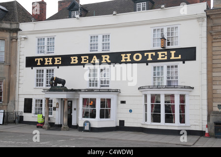 The Bear Hotel e public house a Devizes, Wiltshire, Inghilterra. Foto Stock