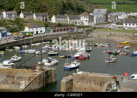 Porthleven Harbour, Cornwall, Regno Unito. Foto Stock