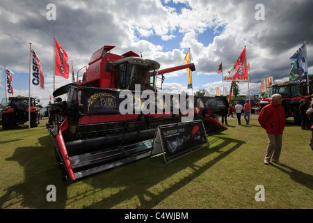 Macchinari agricoli sul display per il giorno di apertura del 2011 Royal Highland Show a Ingliston, Edimburgo Foto Stock