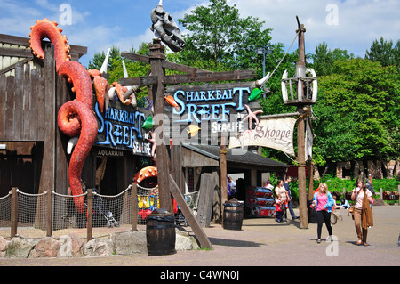 'Sharkbait Reef' Aquarium al Mutiny Bay, il parco dei divertimenti di Alton Towers, Alton, Staffordshire, England, Regno Unito Foto Stock