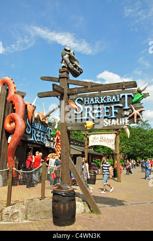 'Sharkbait Reef' Aquarium al Mutiny Bay, il parco dei divertimenti di Alton Towers, Alton, Staffordshire, England, Regno Unito Foto Stock