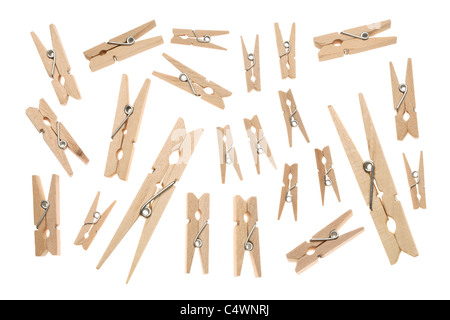 Clothespins in legno isolato su sfondo bianco Foto Stock