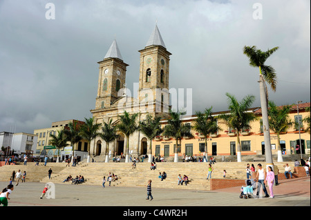 La piazza centrale della città di Fusagasuga quaranta miglia a sud-ovest della capitale Bogotà, Colombia. Foto Stock