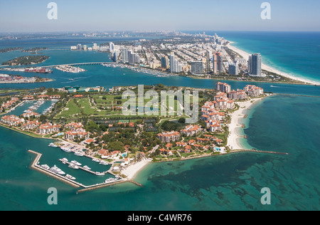 Stati Uniti d'America, Florida, lo skyline di Miami come si vede dall'aria Foto Stock