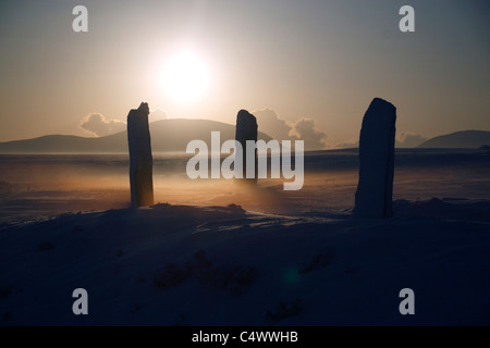 Parte dell'anello di Brodgar avvolta nella nebbia di congelamento su midwinter del giorno Foto Stock