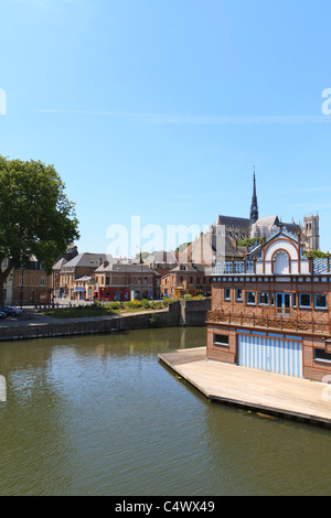 Boat House nel centro di Amiens, Francia. Sulla riva del fiume Somme. Foto Stock