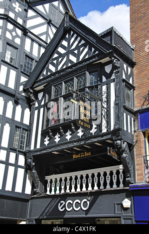 Xvii secolo' Ye Olde Boot Inn', Eastgate Street, Chester, Cheshire, Inghilterra, Regno Unito Foto Stock