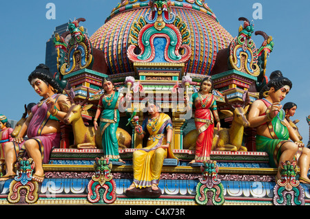 Colorate sculture su Sri Srinivasa Perumal Temple Singapore Foto Stock