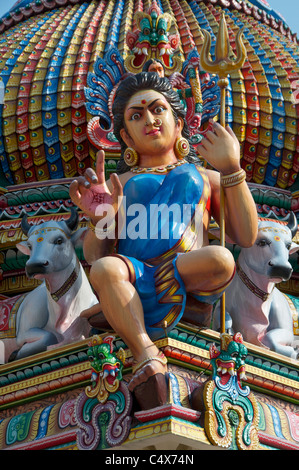 Colorate sculture su Sri Srinivasa Perumal Temple Singapore Foto Stock