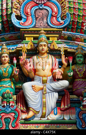 Colorate sculture su Sri Srinivasa Perumal Temple Singapore Foto Stock