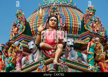 Colorate sculture su Sri Srinivasa Perumal Temple Singapore Foto Stock