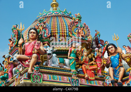 Colorate sculture su Sri Srinivasa Perumal Temple Singapore Foto Stock