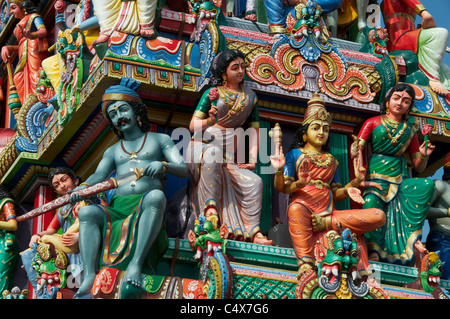 Colorate sculture su Sri Srinivasa Perumal Temple Singapore Foto Stock