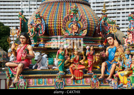 Colorate sculture su Sri Srinivasa Perumal Temple Singapore Foto Stock