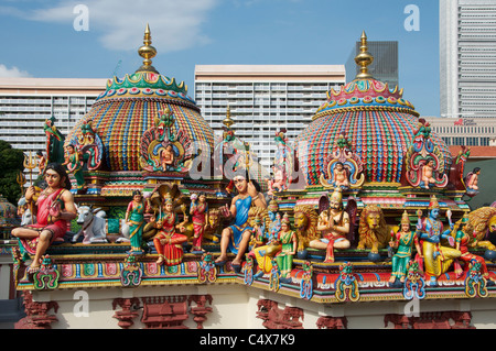 Colorate sculture su Sri Srinivasa Perumal Temple Singapore Foto Stock