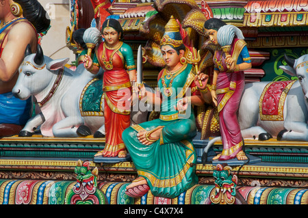 Colorate sculture su Sri Srinivasa Perumal Temple Singapore Foto Stock