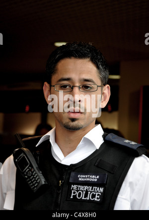 UKuncut anti-tagli azione al di fuori della NatWest a Tower Hamlets, protestando contro grandi bonus per la parte di proprietà pubblica bank. Foto Stock