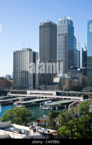 Parte della skyline di Sydney con Hotel Torri delle attività finanziarie e grattacieli nel centro di Sydney vicino al Circular Quay Australia Foto Stock