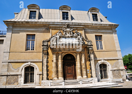 L'imponente cancello delle Corderie, costruito nel 1686 da Vauban per la produzione di corde, è venuto dall'antica reale collegio dei Gesuiti Foto Stock