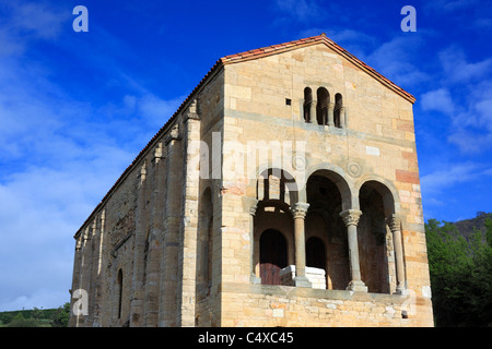 Chiesa di Santa Maria a Monte Naranco (Patrimonio Mondiale dell'UNESCO), vicino a Oviedo, Asturias, Spagna Foto Stock