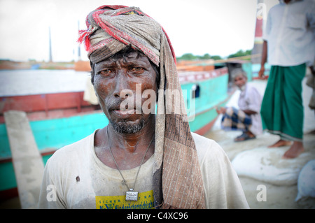 Forno di mattoni di lavoratori in Faridpur, Bangladesh Foto Stock