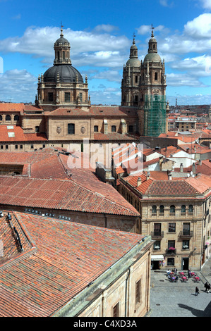 Clerecia chiesa e collegio dei gesuiti la Universidad Pontificia de Salamanca, Salamanca Castiglia e Leon, Spagna Foto Stock