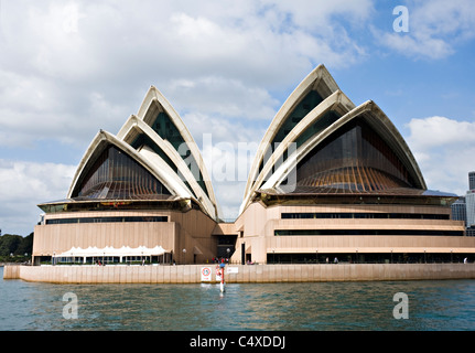 La bellissima Sydney Opera House su Bennelong Point nel porto di Sydney New South Wales AUSTRALIA Foto Stock