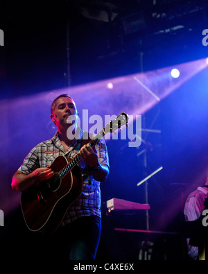 Barenaked Ladies gioca Hard Rock chiamando, Hyde Park, Londra domenica 26 giugno 2011 . Persone nella foto: Ed Robertson. Foto Foto Stock