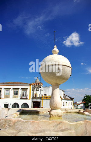 Portas de Moura square, Evora,a sud del Portogallo. Foto Stock