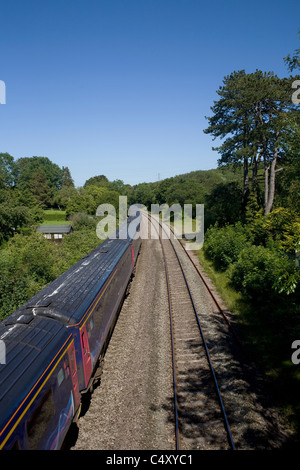 Treno da Swansea a Paddington passa Peterston Super Ely nel Vale of Glamorgan, Galles Foto Stock