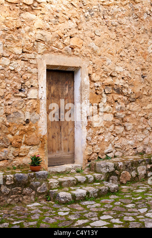 Porta della vecchia casa colonica ristrutturata, Maiorca, Spagna, Iberia, Isola Foto Stock