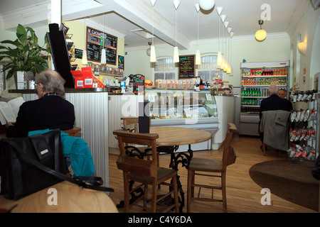 All'interno di un piccolo cafe in Glasgow Foto Stock