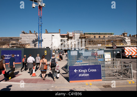 Lavori di riqualificazione a Kings Cross stazione ferroviaria di Londra, Inghilterra. Foto Stock