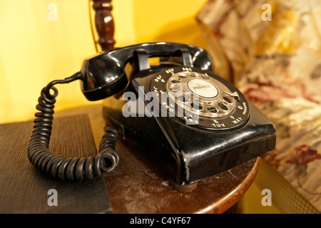 In vecchio stile nero telefono rotante. Foto Stock