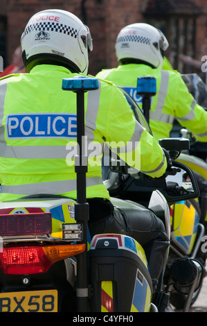 La polizia di motociclette, visto in Stratford upon Avon, Regno Unito, in occasione della visita del Primo ministro cinese. 2011 Foto Stock