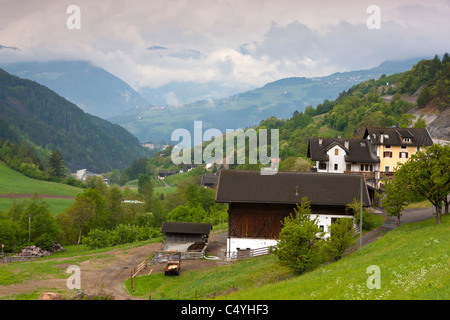 Vista lungo la Val di Funes verso l'Alpe di Villandro, Trentino Alto Adige, Dolomiti, Alto Adige, Italia, Europa Foto Stock