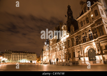 Parigi - Hotel de Ville nella notte - Municipio Foto Stock